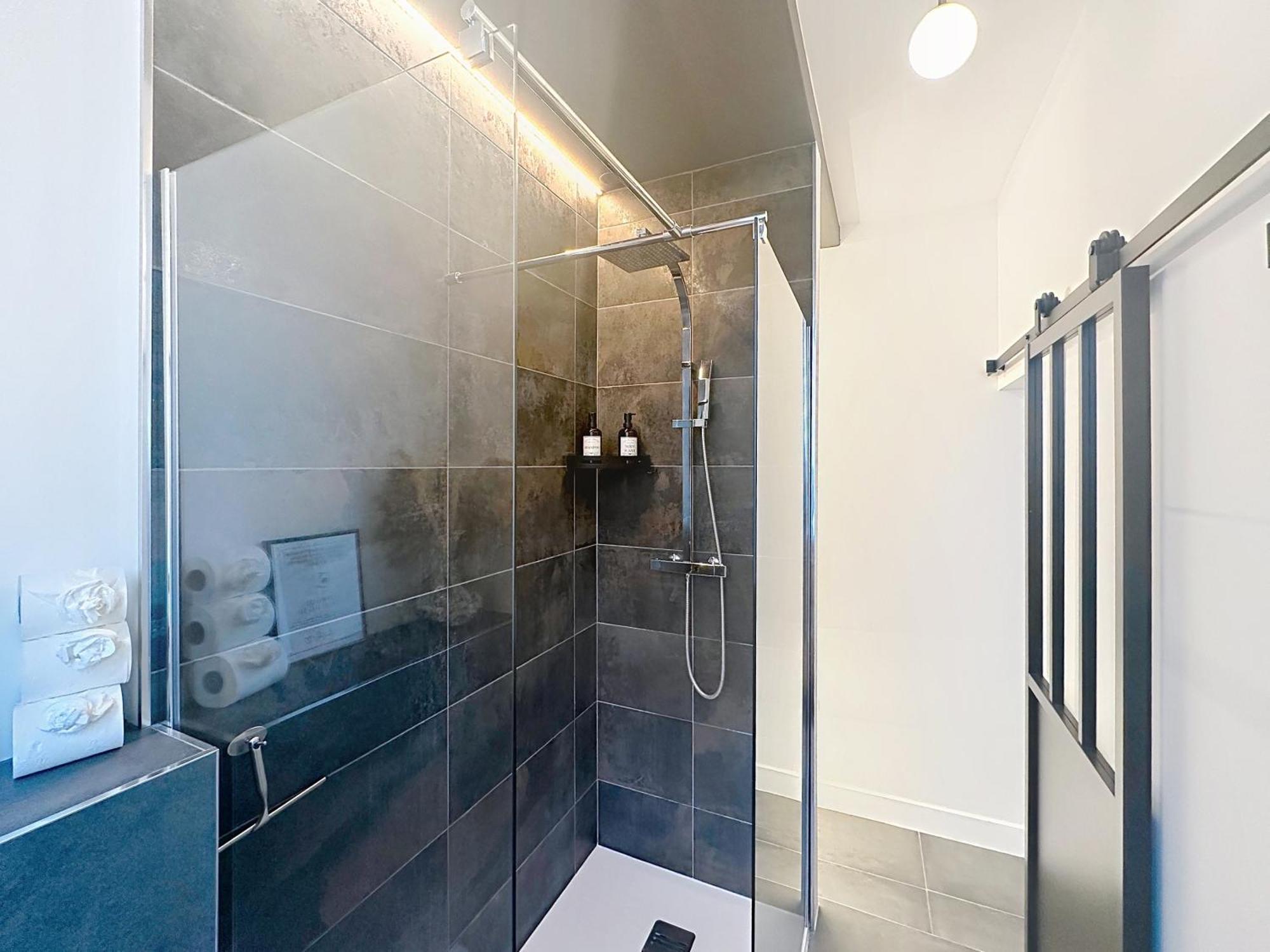 Apartment So Guest, Clou Dans Le Fer, Modern Near Cathedral *